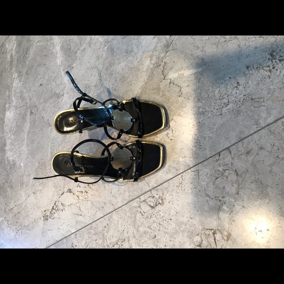 Anne Klein Sandles - Picture 3 of 3